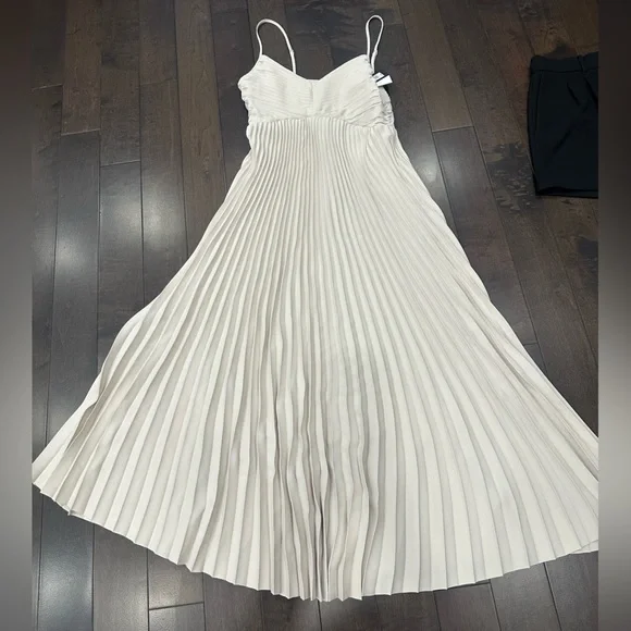 NWT - Aritzia Babaton Celebrate Dress - Matte Pearl - Size 6 - Picture 11 of 11